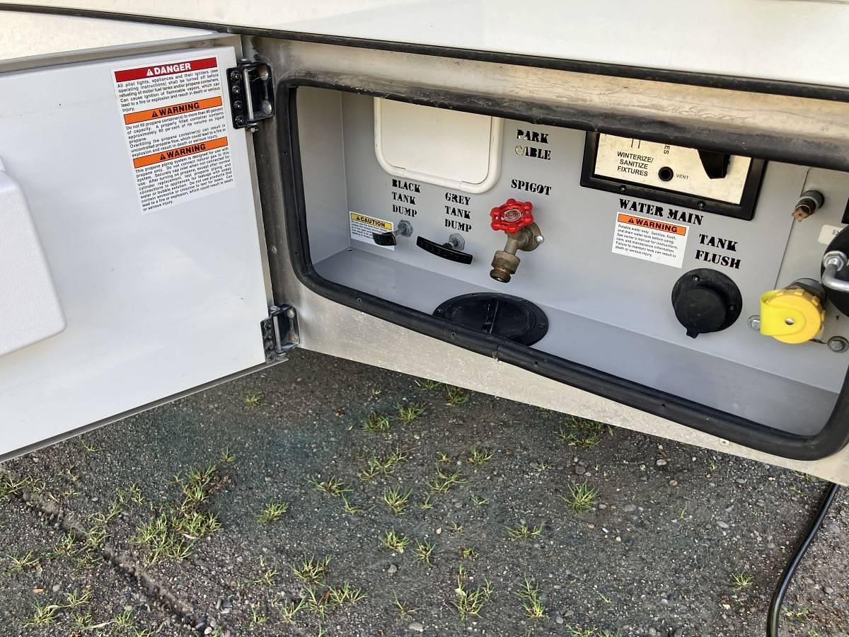 Used 2022 Renegade Vienna 25FWS