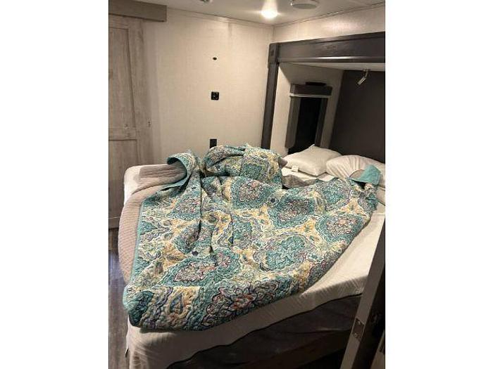 Used 2022 Keystone Alpine 3910RK