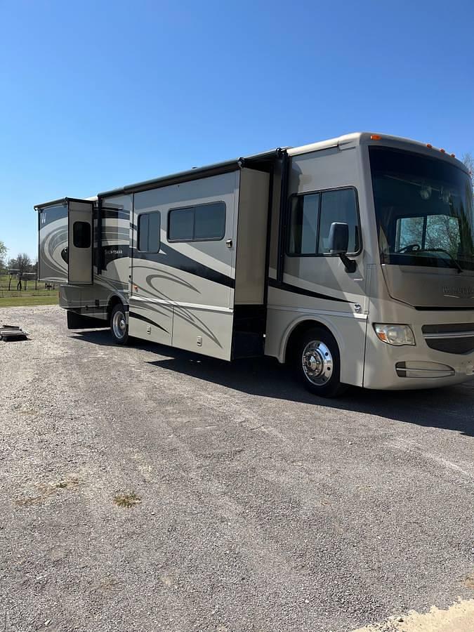 Used 2014 Winnebago Sightseer M33C Class A Motorhome