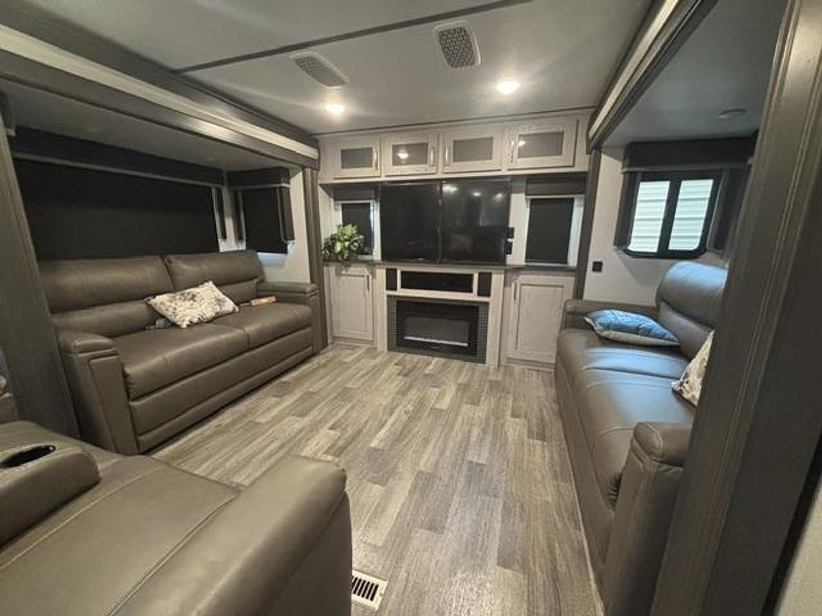 Used 2021 Keystone Montana High Country 5th Wheel