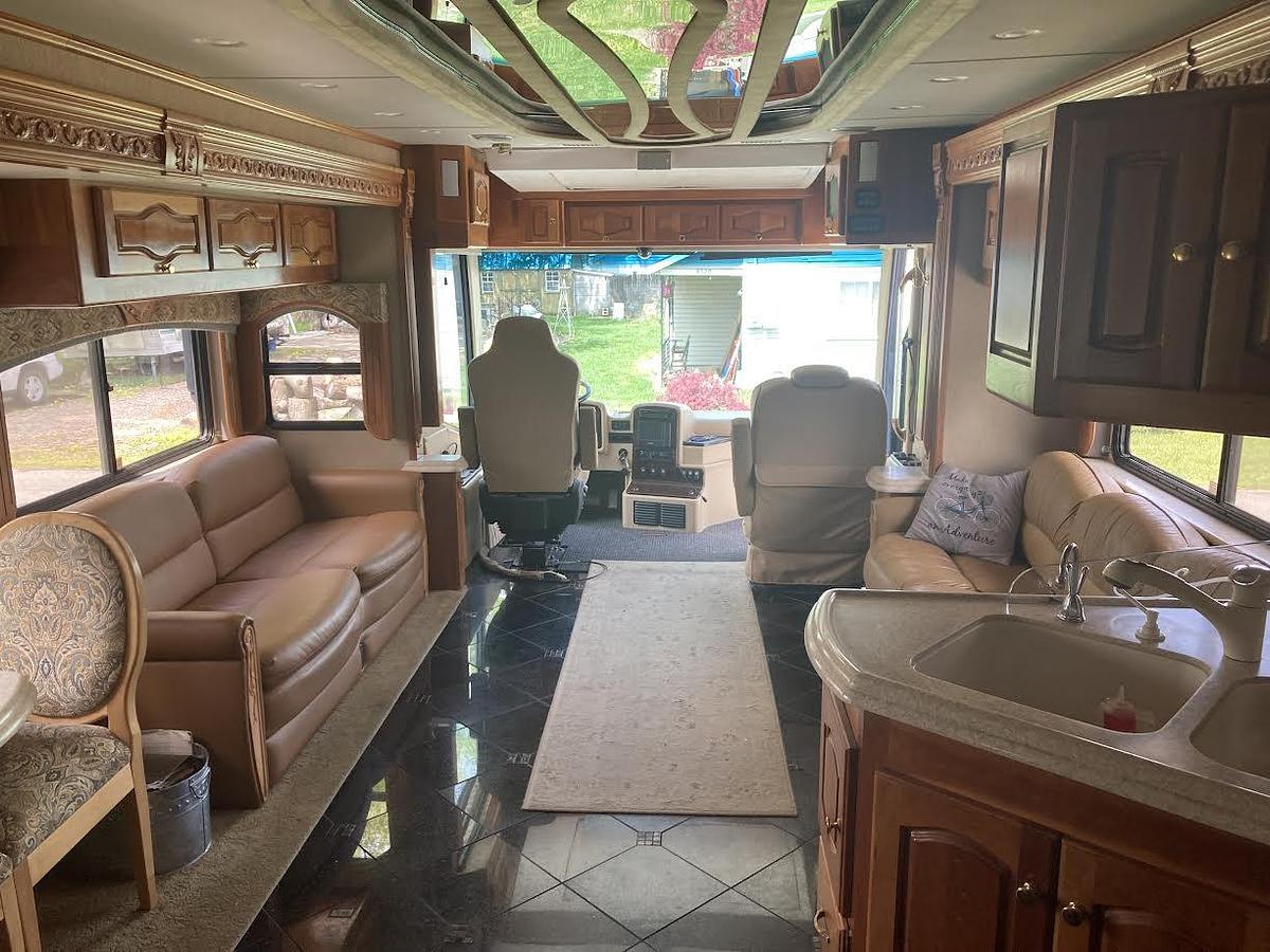 Used 2005 Monaco Signature Castle IV Class A Motorhome