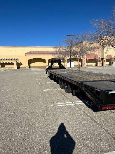 Used 2024 DIAMOND C 35 Ft Gooseneck