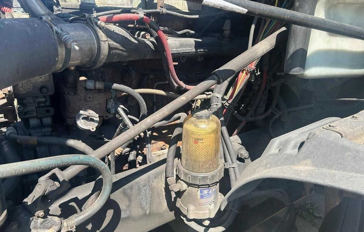 Used 2007 Freightliner Columbia 120 Semi Truck