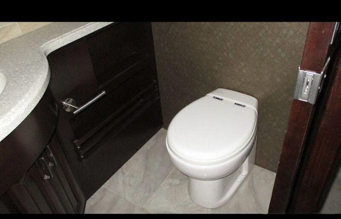 Used 2014 American Coach American Revolution 42W