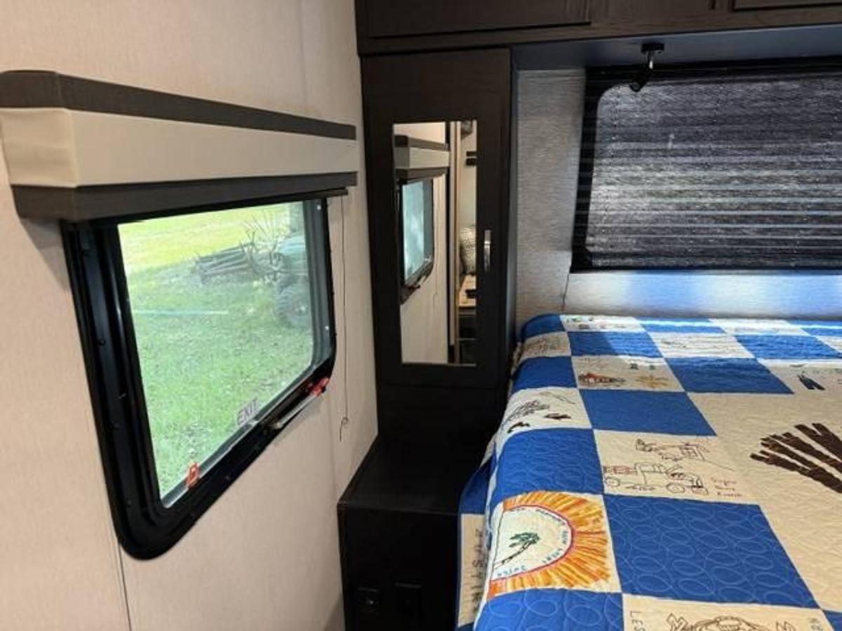 Used 2022 Coachmen Freedom Express Ultra Lite 192RBS Travel Trailer