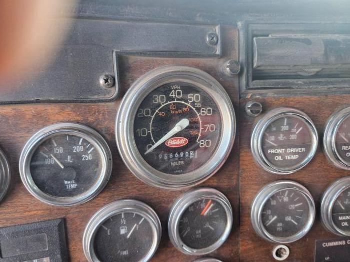 Used 1995 Peterbilt 379 Manure Spreader