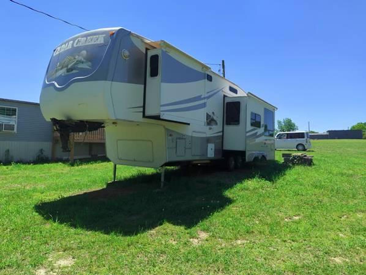 Used 2006 Cedar Creek 362BTS Fifth Wheel | Air Ride Hitch | Clean Title | Great Starter Camper