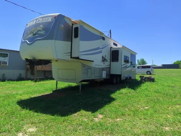 Used 2006 Cedar Creek 362BTS Fifth Wheel | Air Ride Hitch | Clean Title | Great Starter Camper