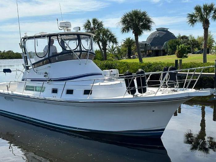 Used 2007 Albin Command Bridge 35