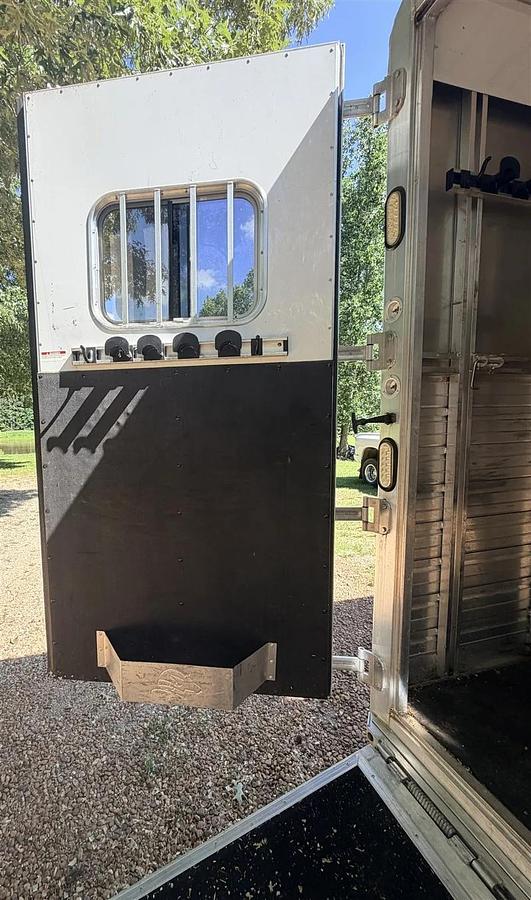 Used 2014 Sooner Legacy 312 3 Horse Gooseneck Trailer with Living Quarters