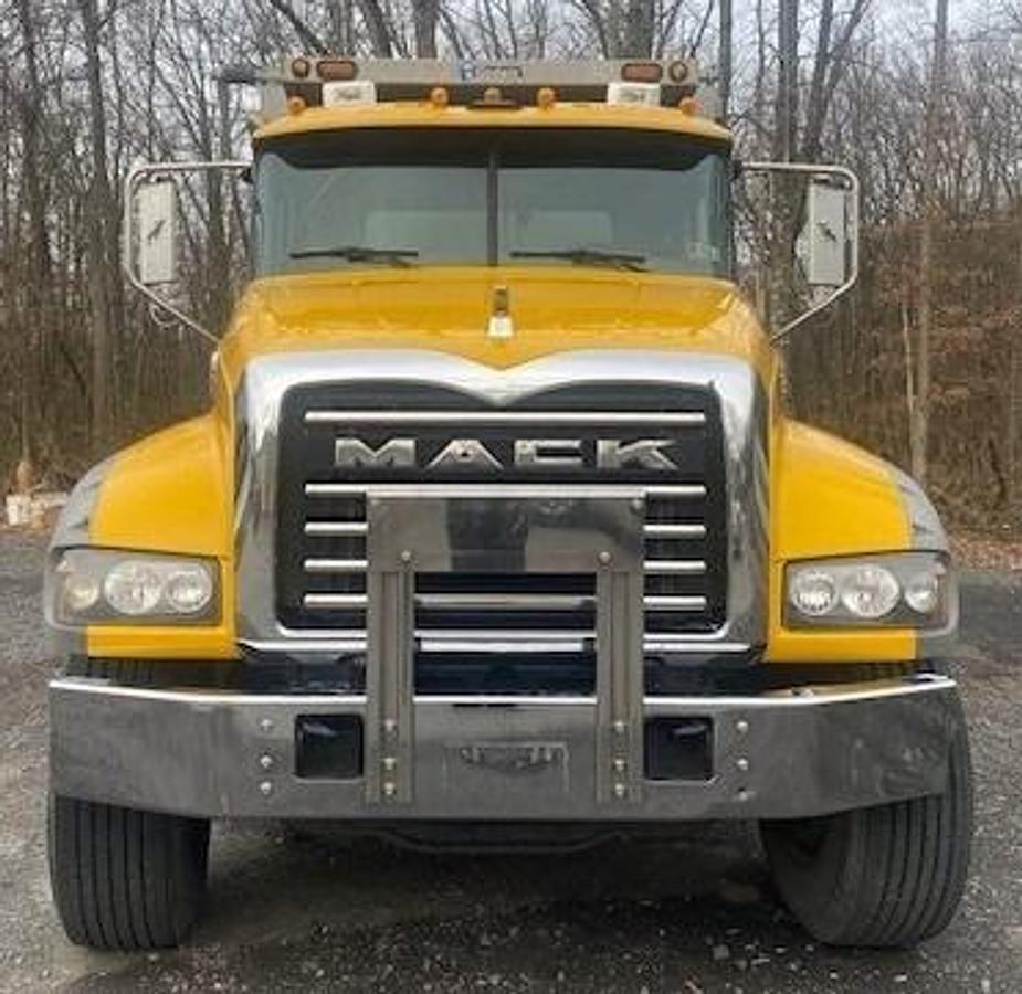 Used 2018 Mack Granite GU713