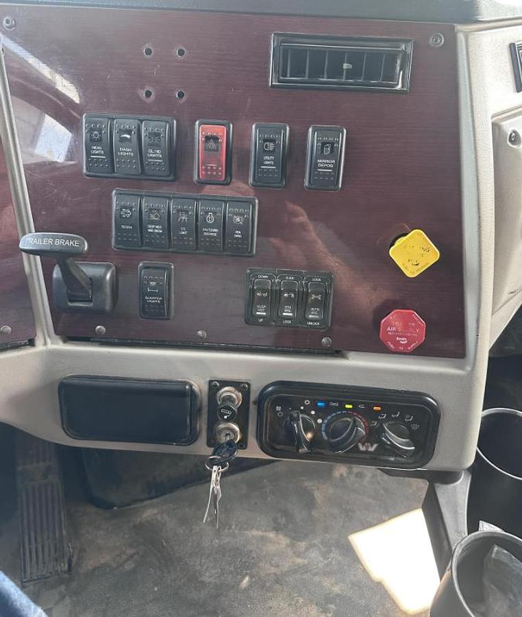 Used 2018 Western Star 5700XE & 2023 FONTAINE DROP DECK