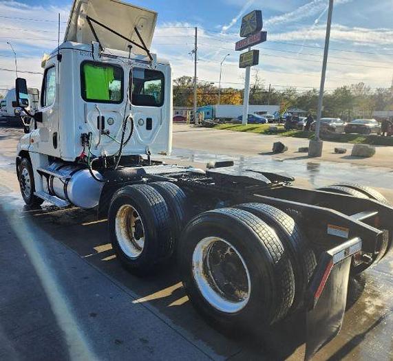 Used 2016 Freightliner Cascadia 125