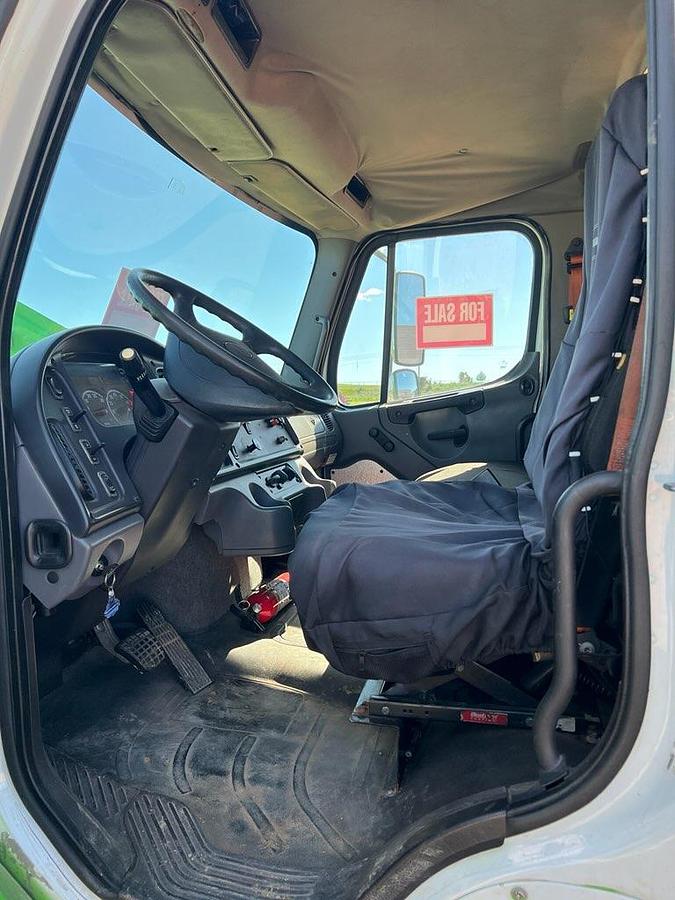 Used 2009 Freightliner Business Class Box Truck