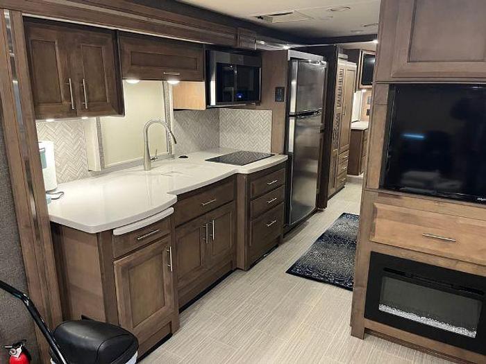 Used 2021 Thor Palazzo 37.4