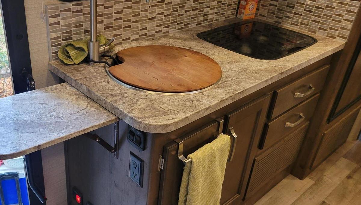 Used 2020 JAYCO MELBOURNE 24L Class C Motorhome