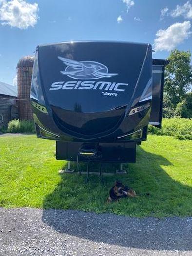 Used 2018 Jayco Seismic 4114