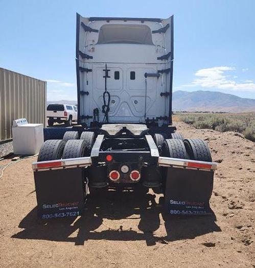 Used 2017 Freightliner CASCADIA 113