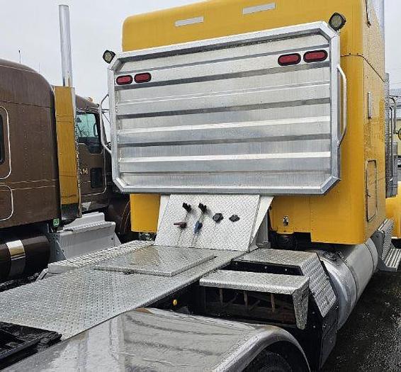 Used 2014 Peterbilt 389