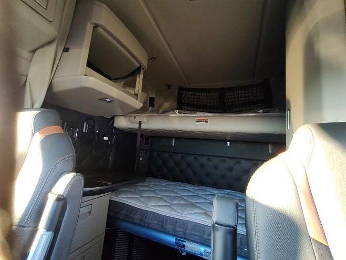 Used 2022 KENWORTH T880