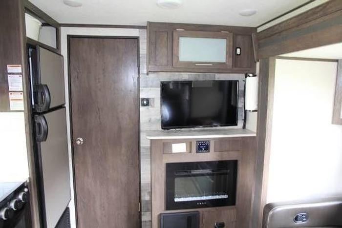 Used 2021 Coleman Lite 1805RB