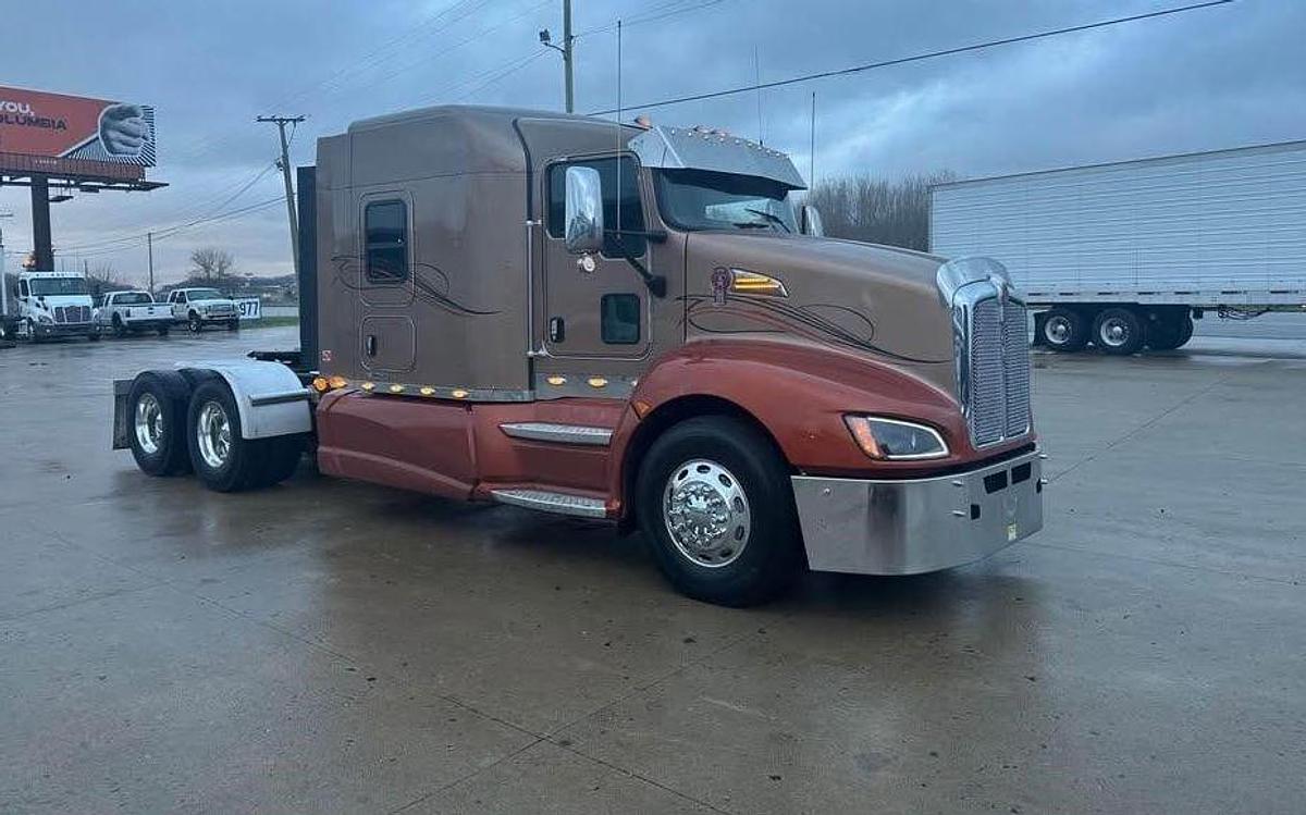 Used 2015 KENWORTH T660 Conventional Sleeper Semi