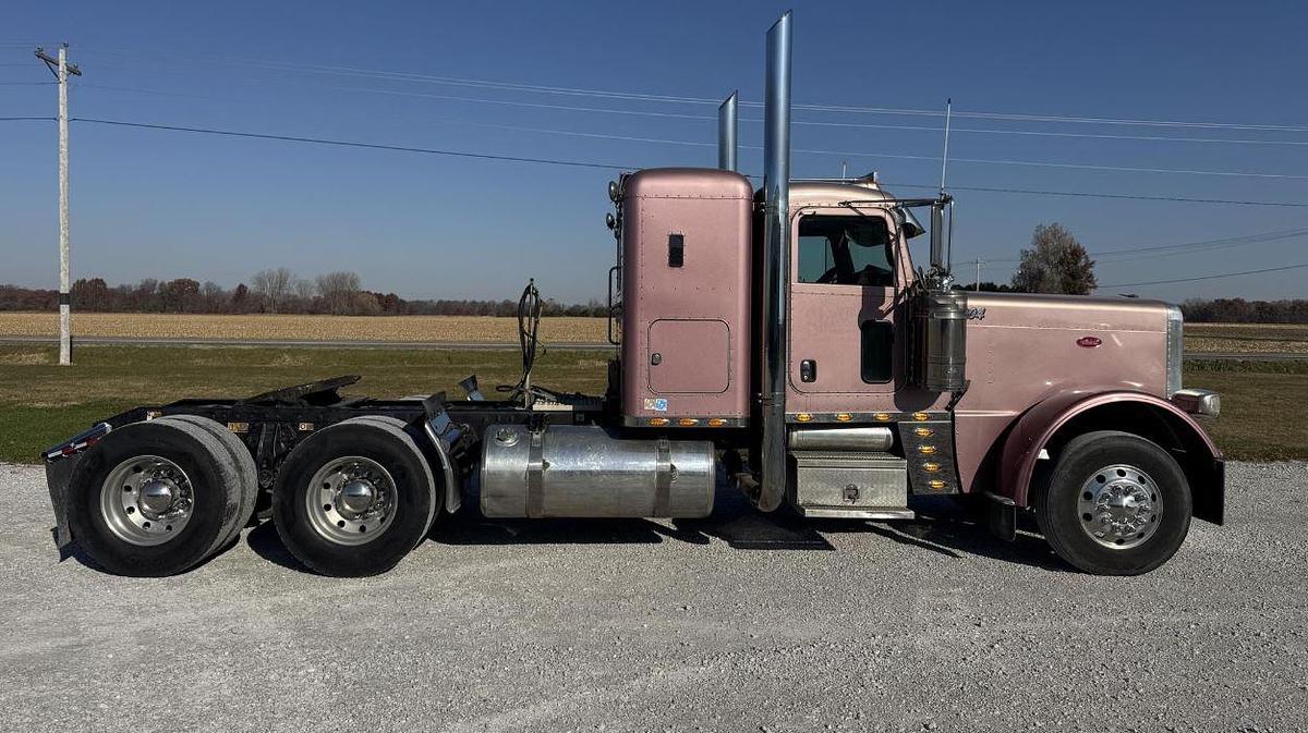 Used 2013 Peterbilt 389 Sleeper Semi Truck
