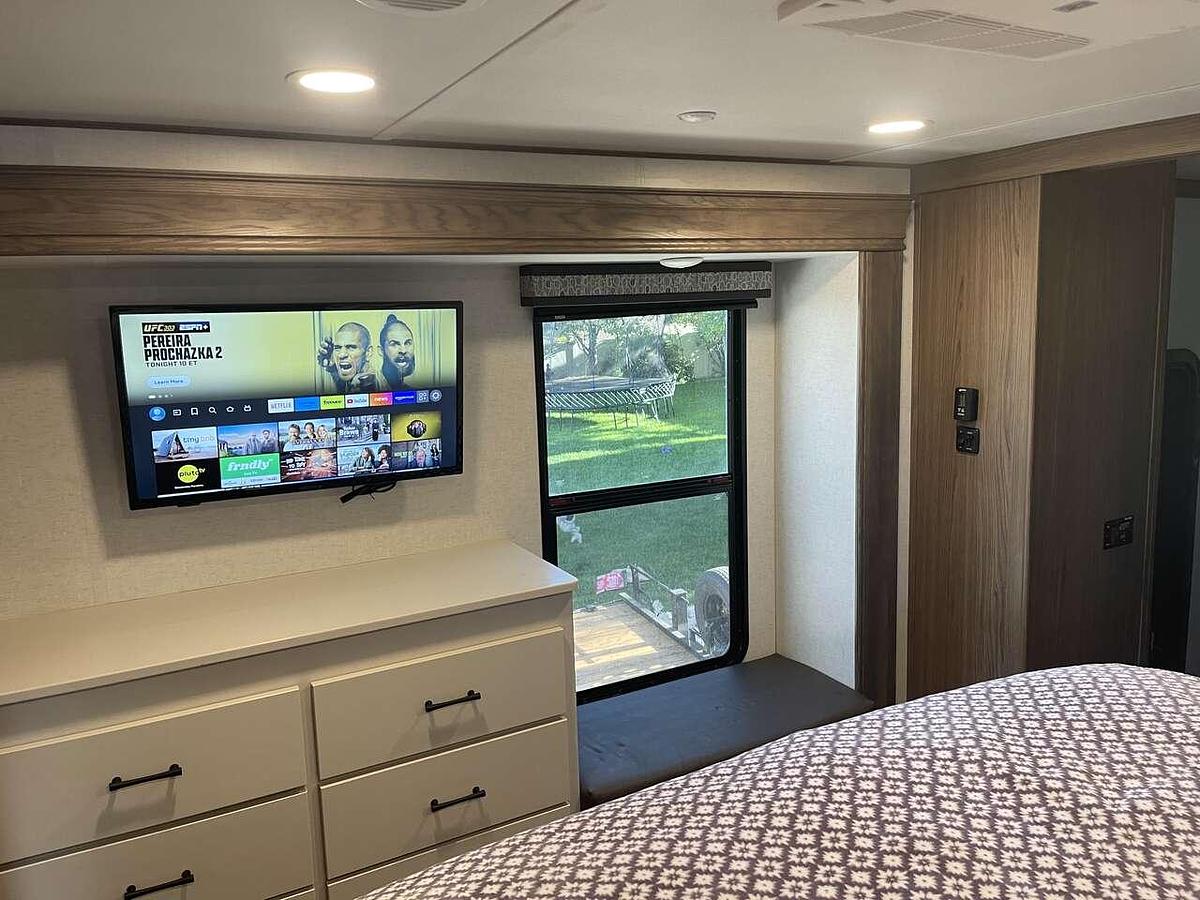 Used 2023 Alliance Paradigm R328K