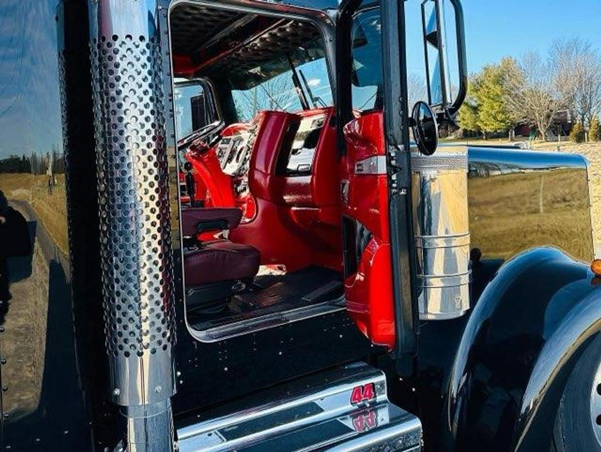 Used 2019 Kenworth W900L