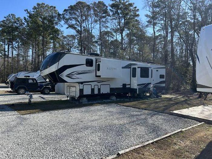 Used 2022 Keystone Alpine 3910RK