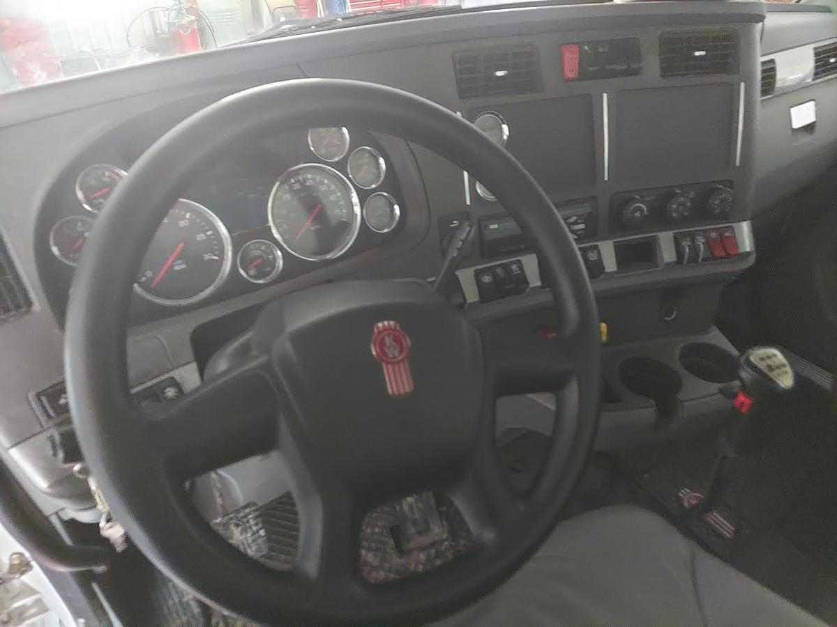 Used 2016 Kenworth T880 Day Cab