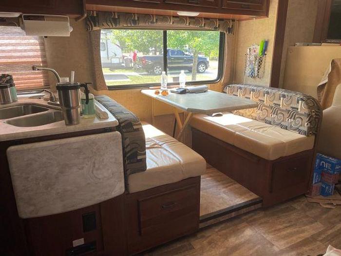 Used 2015 Forest River SUNSEEKER 3050S