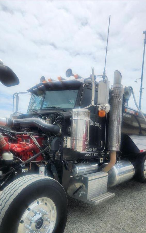 Used 2010 PETERBILT 388 Dump Truck