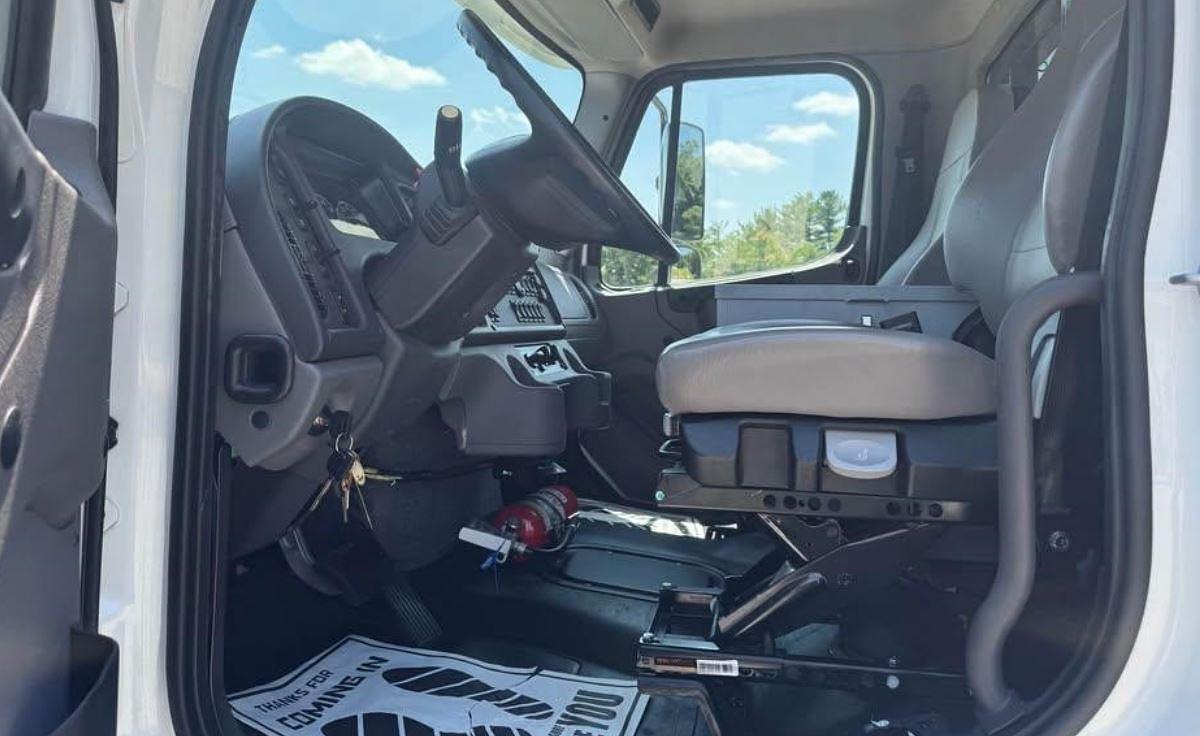 Used 2023 Freightliner Business Class M2 106
