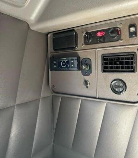 Used 2015 Peterbilt 389 Glider Kit