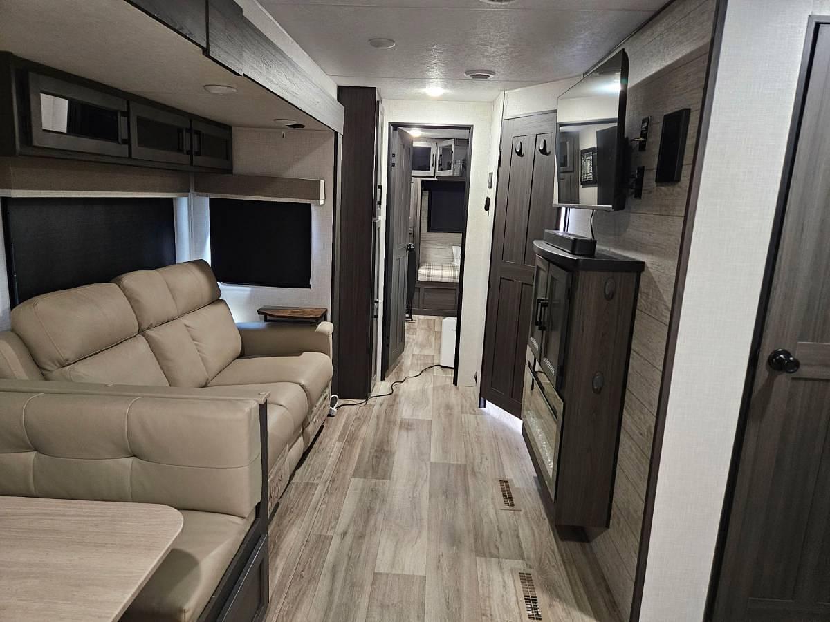 Used 2025 Venture Sportrek