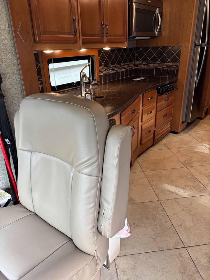 Used 2015 Fleetwood Expedition 38K
