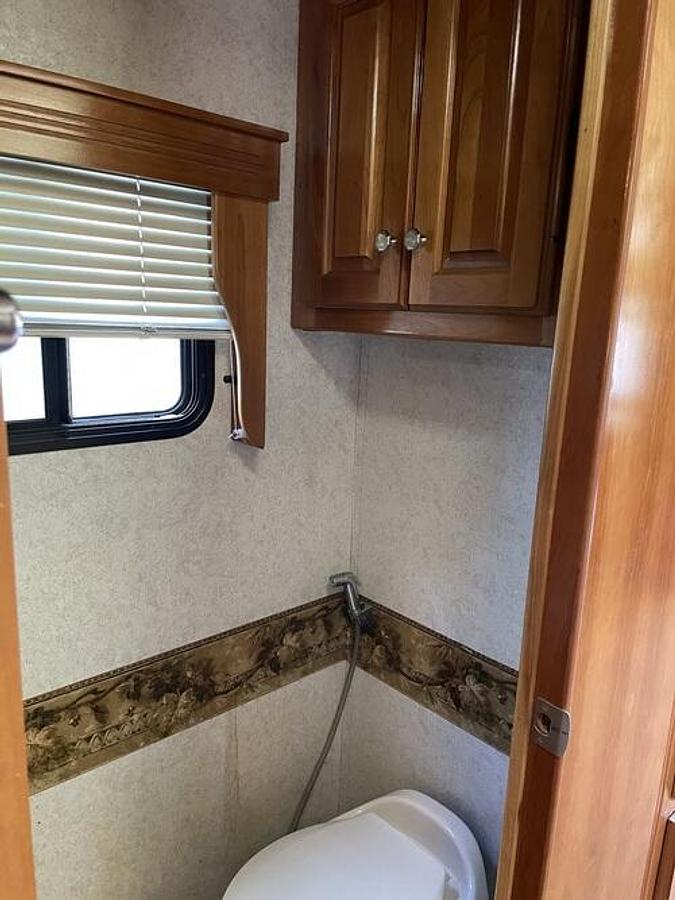 Used 2007 Monaco Camelot 42PDQ Class A Motorhome