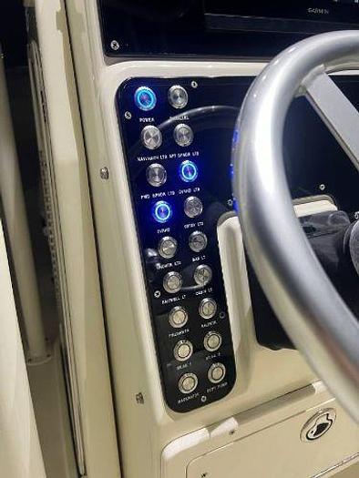 Used 2006 Hydra-Sports Vector CC25