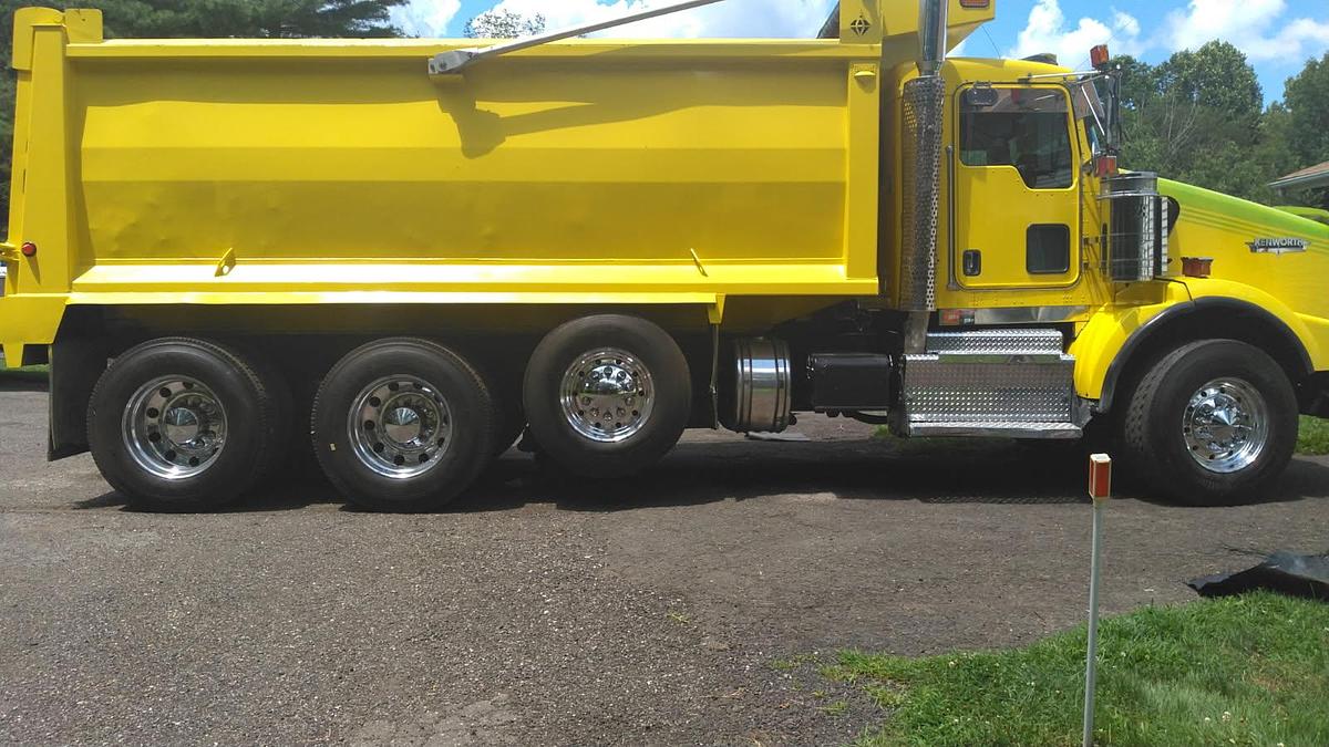 Used 2016 Kenworth T800 Dump Truck
