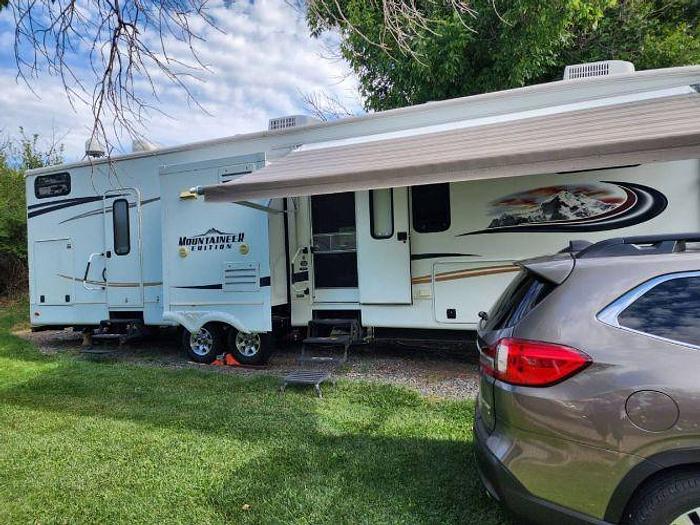 Used 2013 Keystone Montana Mountaineer 346LBQ