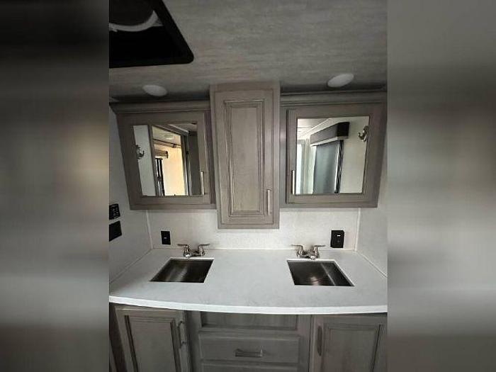 Used 2021 Keystone Montana 3781RL