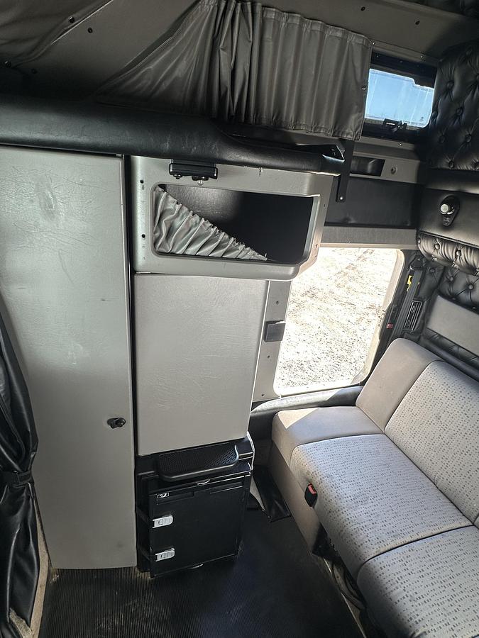 Used 2019 Kenworth W900
