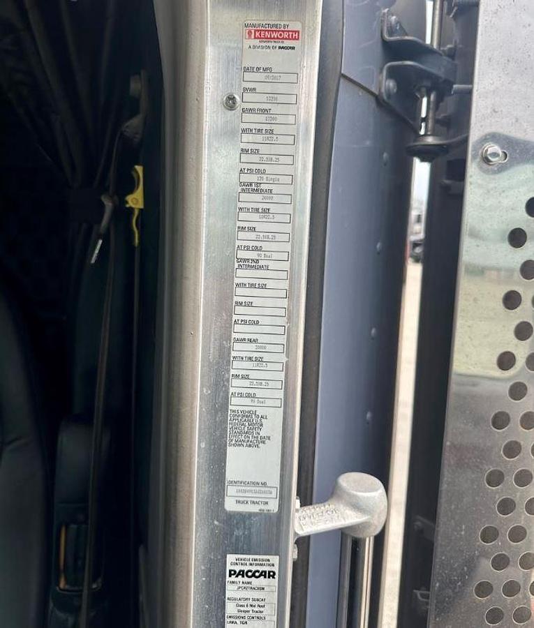 Used 2018 Kenworth T800 Sleeper Semi Truck