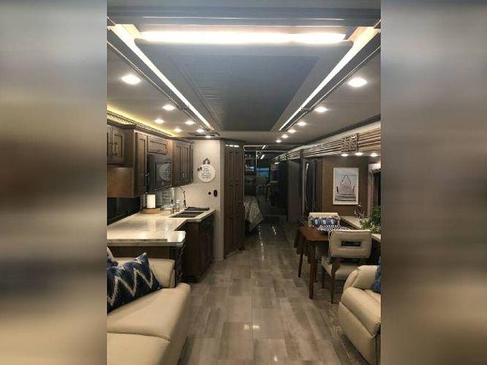 Used 2020 Newmar VENTANA 4037