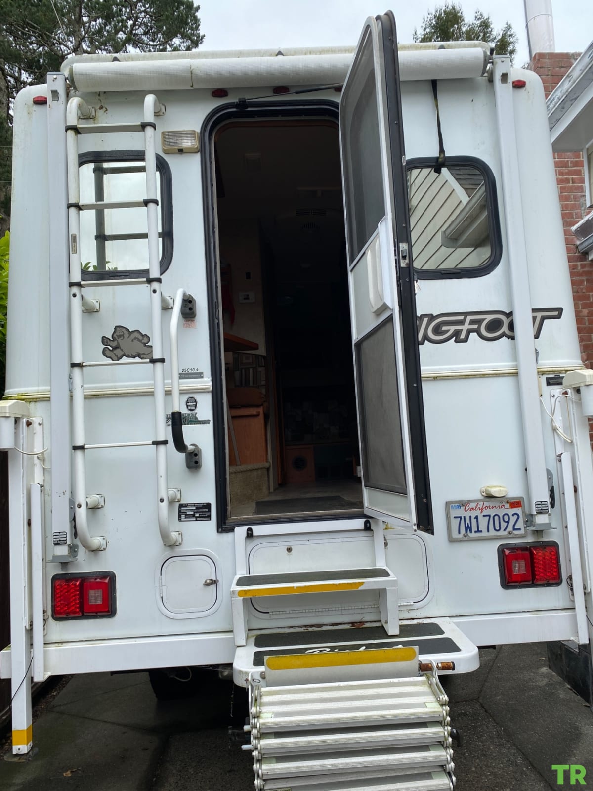 Used 2007 Bigfoot 24C10.4 Truck Camper | Four-Season | Solar Equipped | Generator | Dry Bath