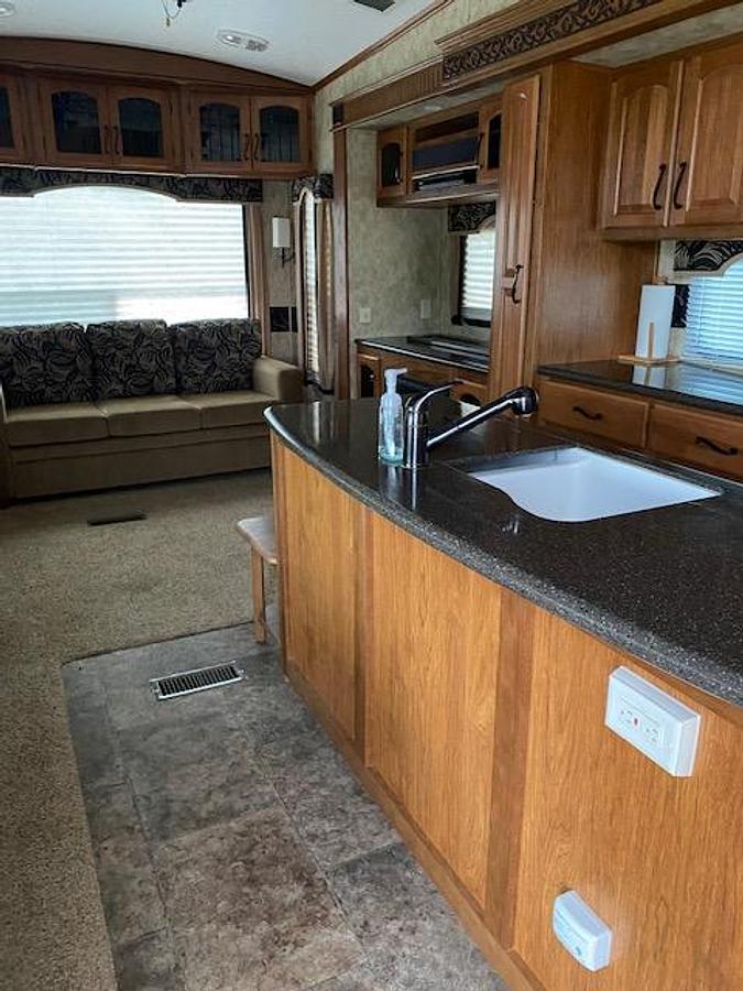 Used 2012 Keystone Montana Hickory Edition 33582RL Fifth Wheel