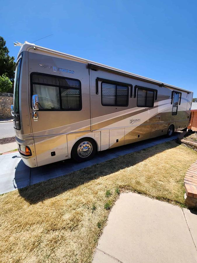 Used 2006 Fleetwood Discovery 39V