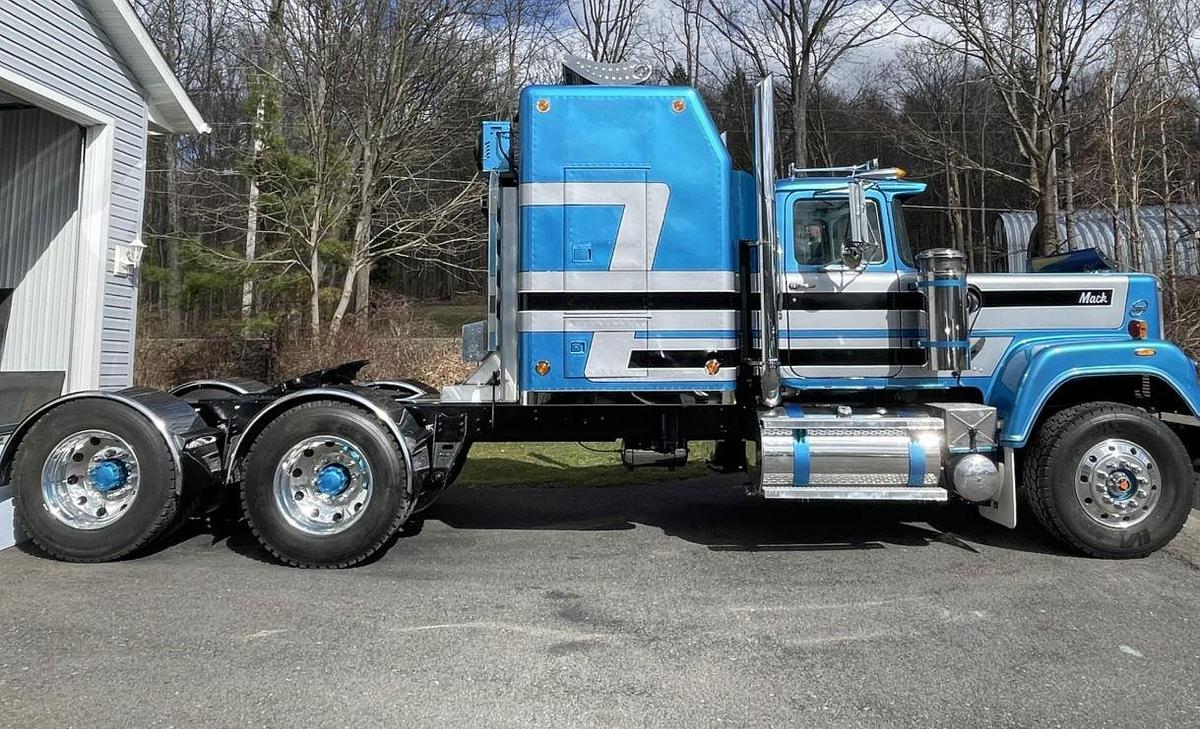 Used 1989 Mack Superliner RW713