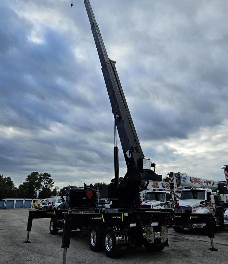 Used 2003 Peterbilt 357 Crane